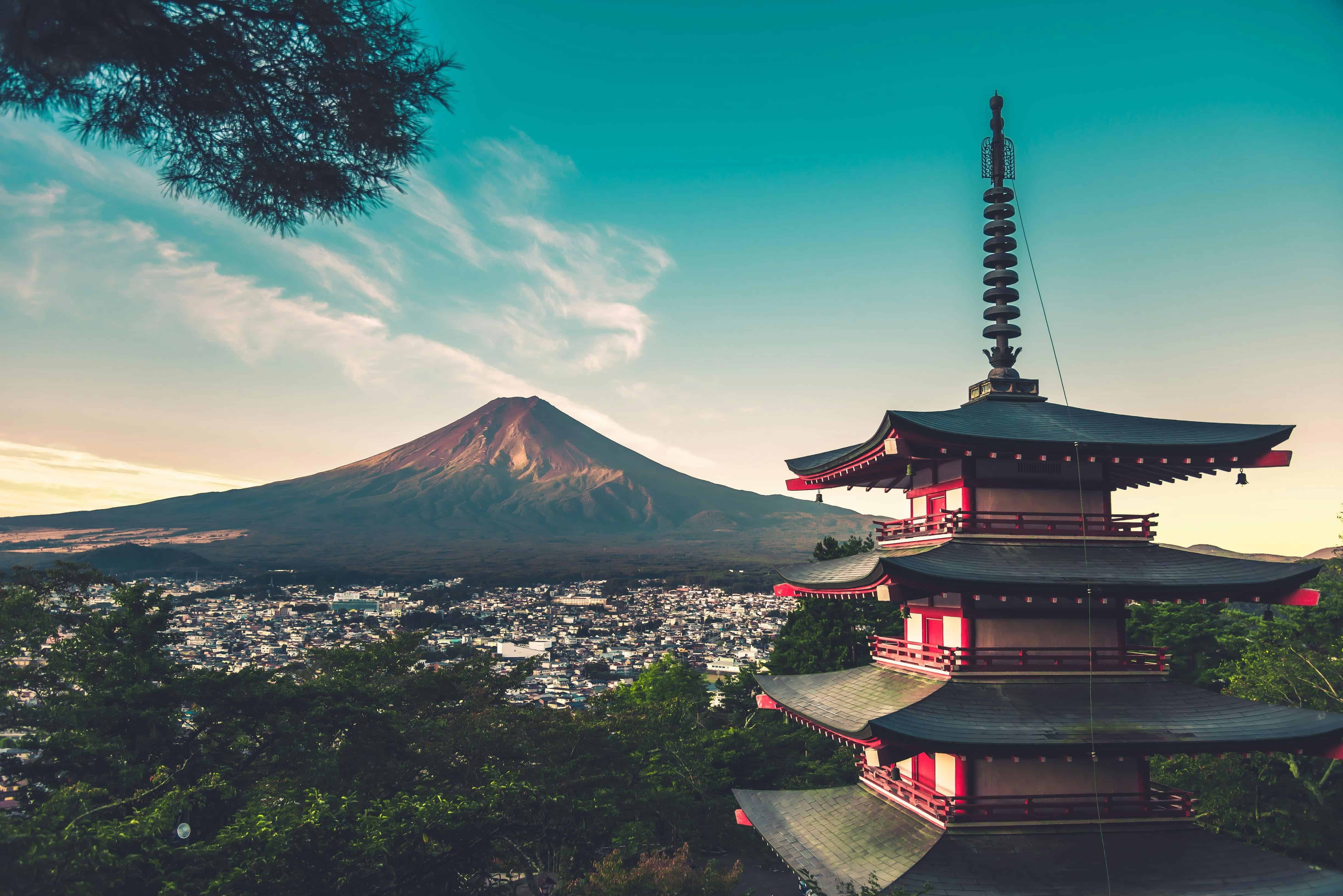 Mount Fuji Climbing Rules 2025: Fees, Daily Caps & Gate Hours Explained
